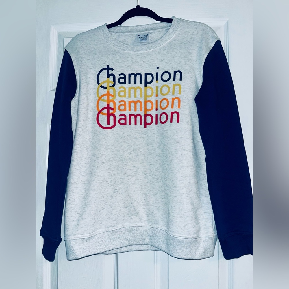 🧡Champion Women's Colorful Logo Sweater. NWOT/Size XL (RUNS small for an XL)